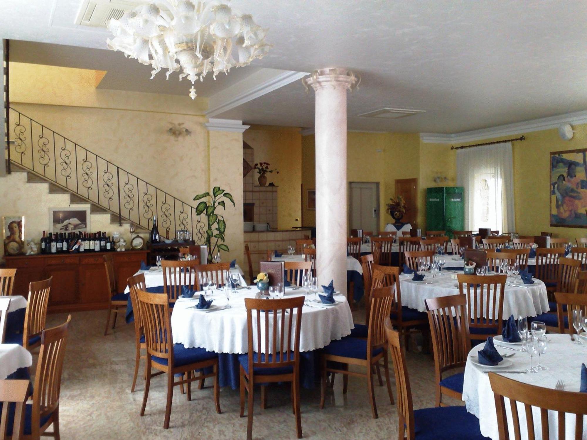Hotel Ristorante Cordial Comiso Dış mekan fotoğraf